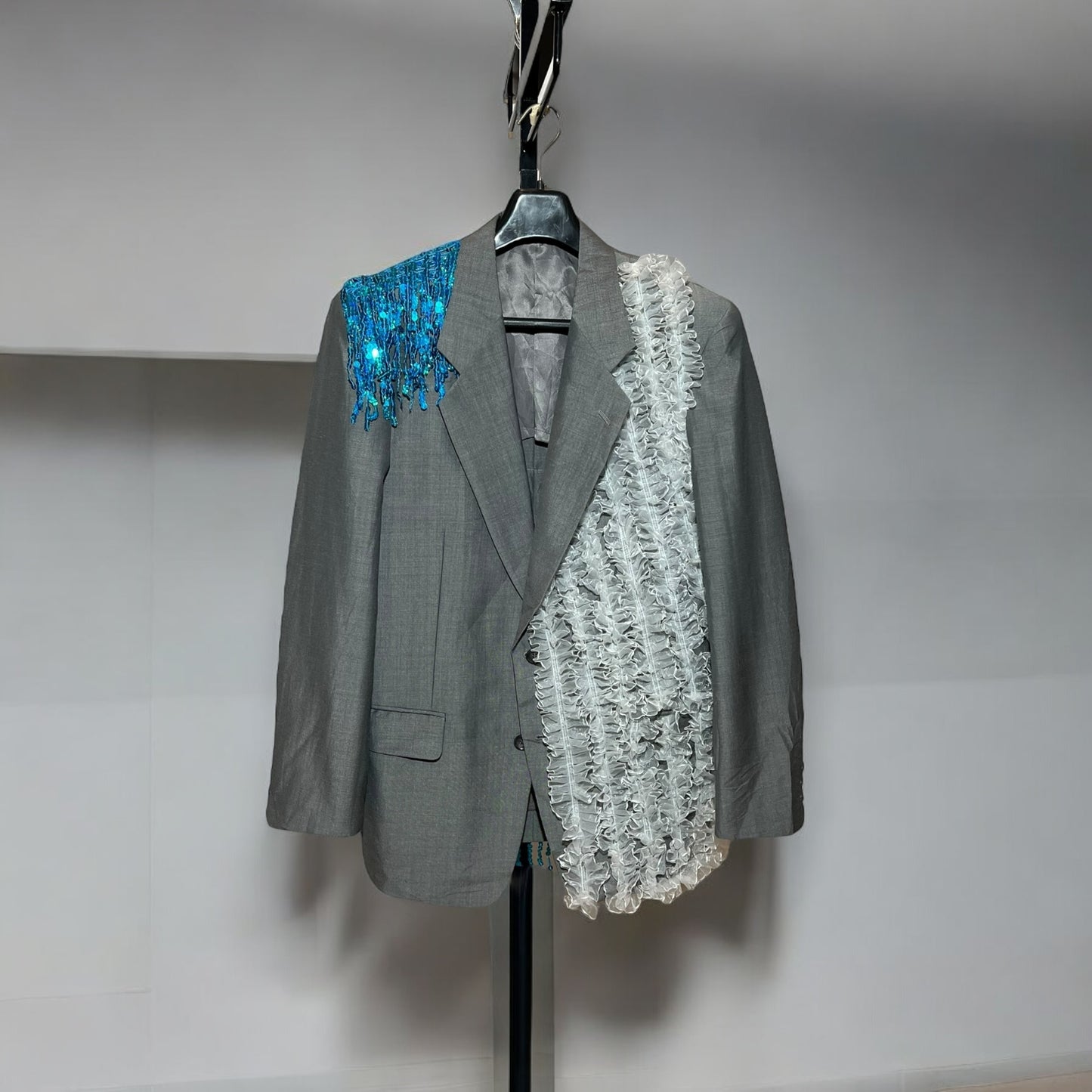 Sequinned tassels blazer